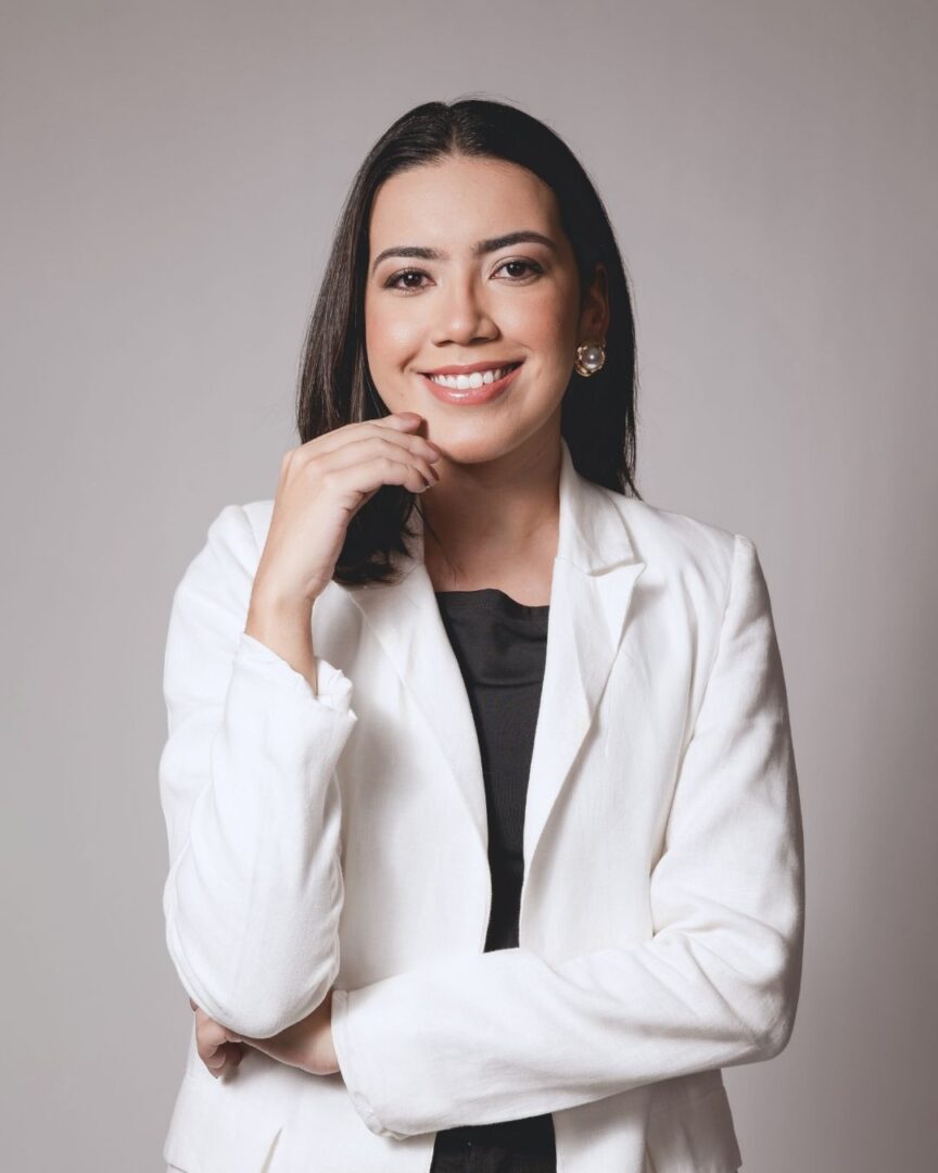 Dra. Flávia Cabral